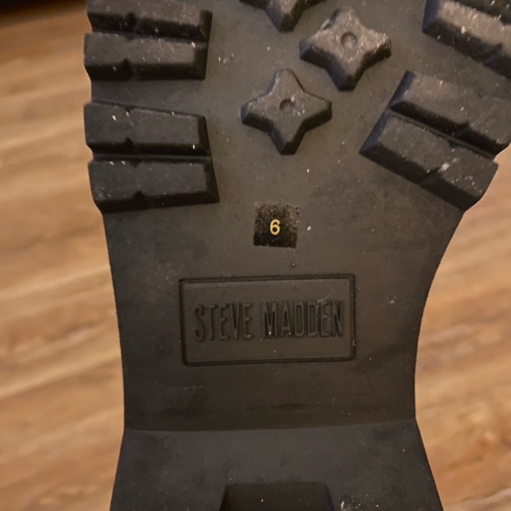 Bettyy Black Steve Madden Boots - Picture 4 of 4
